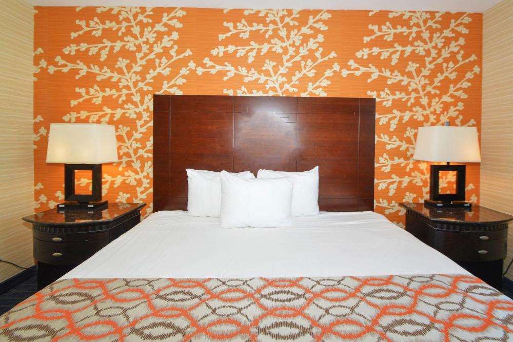 King Room - Non-Smoking interior